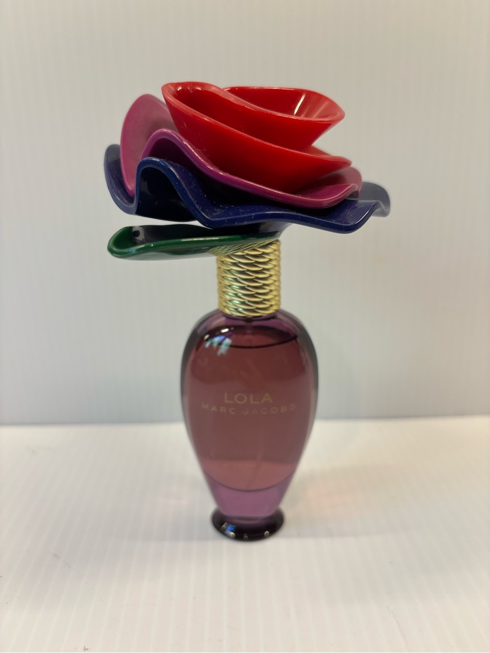 Marc Jacobs Lola Eau de Parfum Bottle with Multicolor Flower Cap - Purple